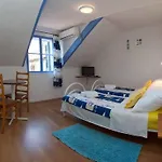 Dalmatian House Gasthuis 3*