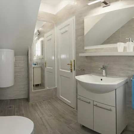 Dalmatian House Гостьовий будинок Спліт