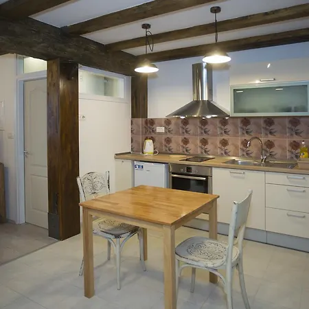 Pensión Dalmatian House 3*